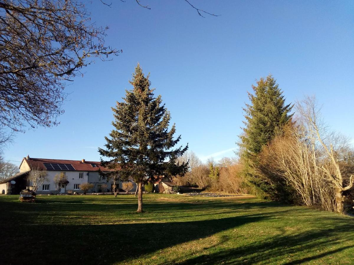 Chambres D'Hotes Quatre Mains Saint-Priest-des-Champs Esterno foto